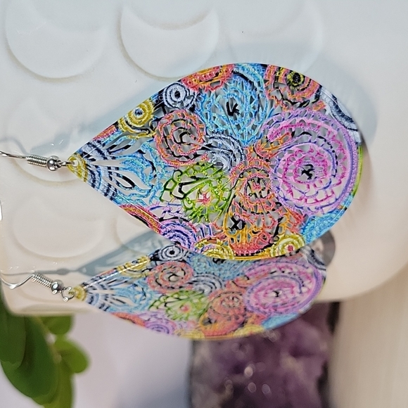 🔥LAST PAIR🔥 Impressionist Floral Drop Earrings - Picture 2 of 6